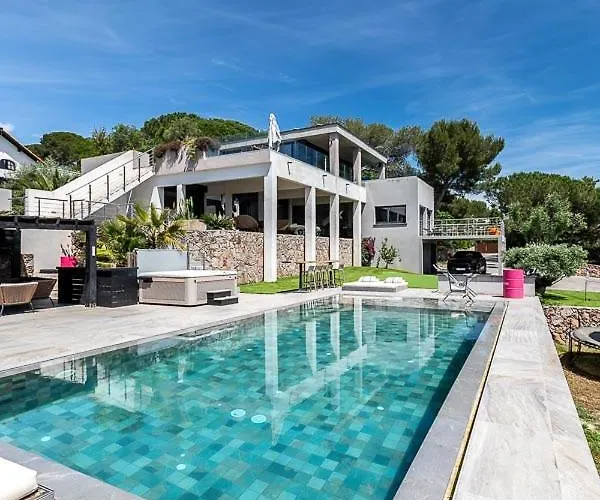 St Clair 2 Piscines *